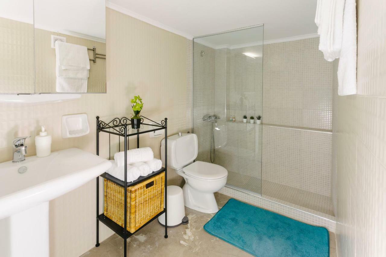 Bright 2 Bedrooms Apt. In The Heart Of Athens W Stunning Views To Acropolis Exterior foto